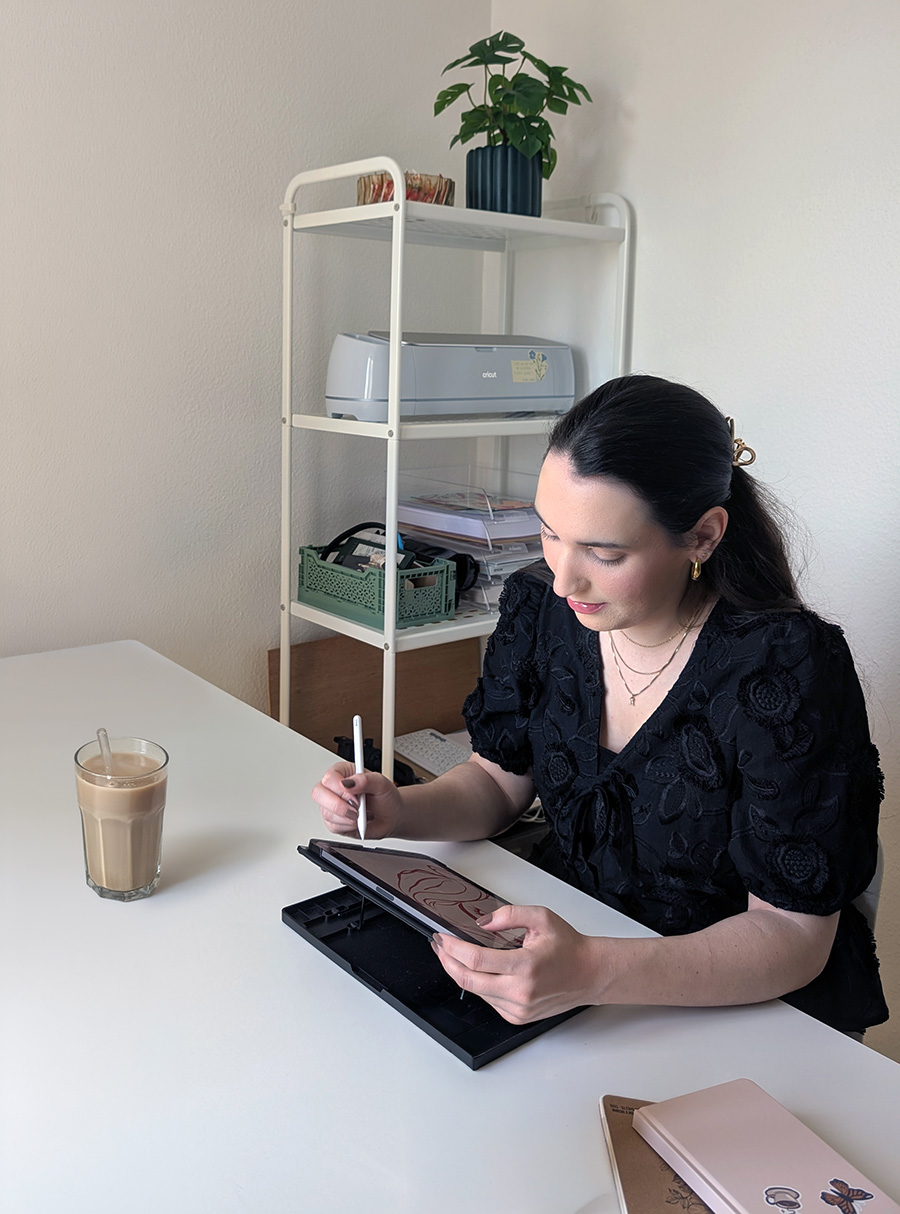 Portrait de Laure Frey graphiste freelance à Mulhouse